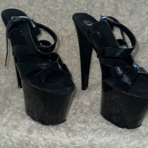 Beautiful black platforms num 11